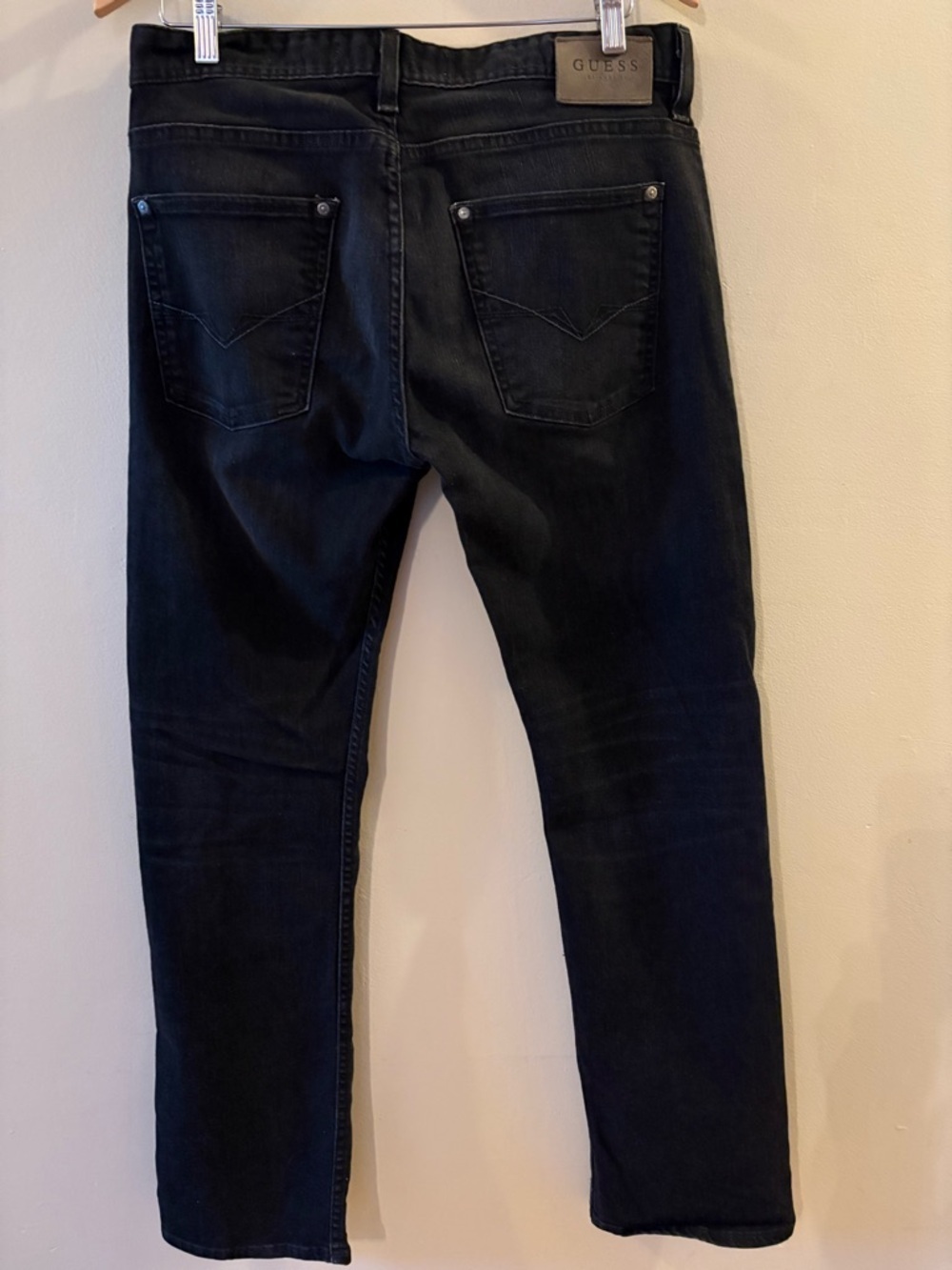 GUESS Men's Black Slim Straight Jeans, has subtle whiskering, Sz 32. - Picture 2 of 8